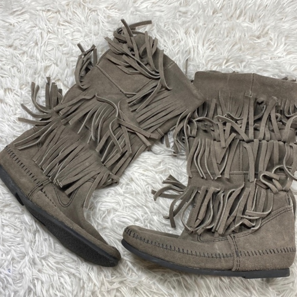 Minnetonka Hippie moccasin fringe boots size 5